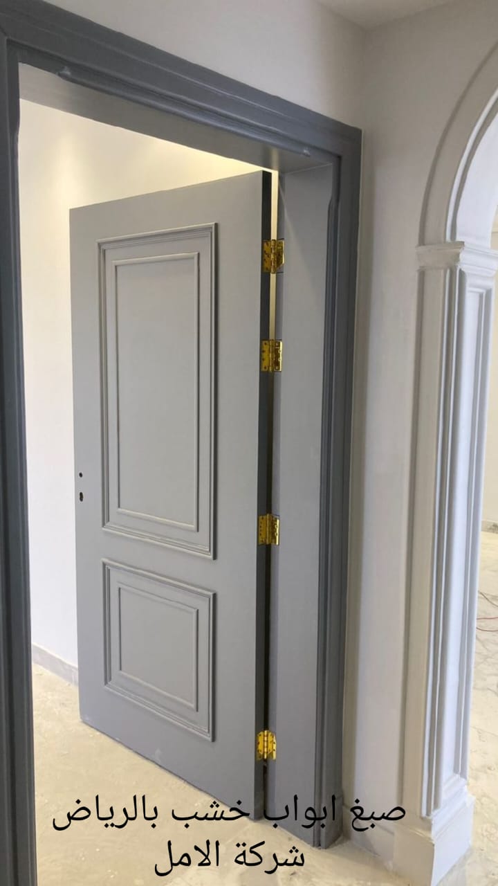 صبغ ابواب خشب في الرياض
